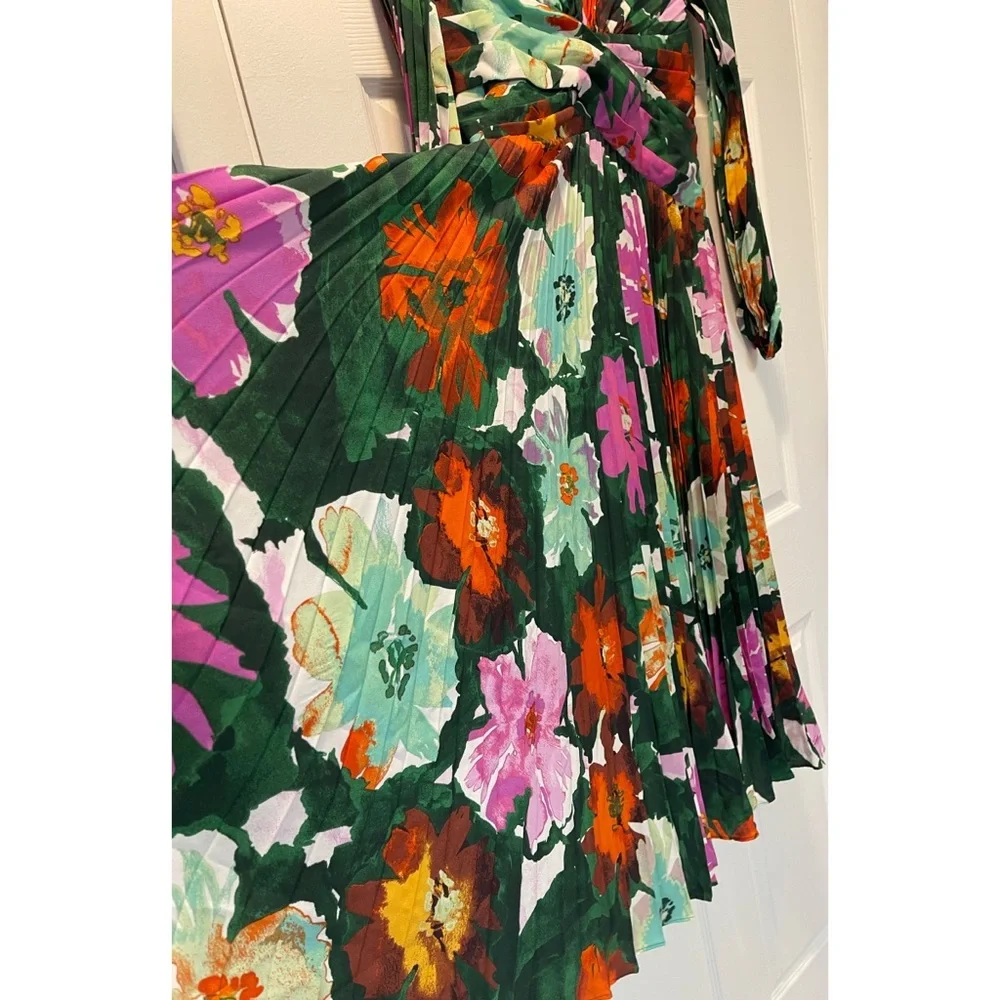 Anthropologie By Anthropologie
Pleated V-Neck Dress Size 4 - Picture 6 of 10